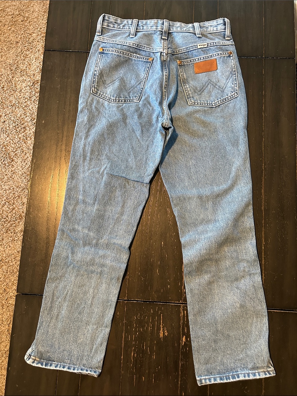 Wrangler women’s Classic Straight Jeans in Light Blue Denim